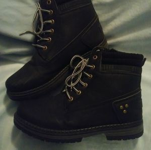Black Boots Women's sz 8 Faux Fur